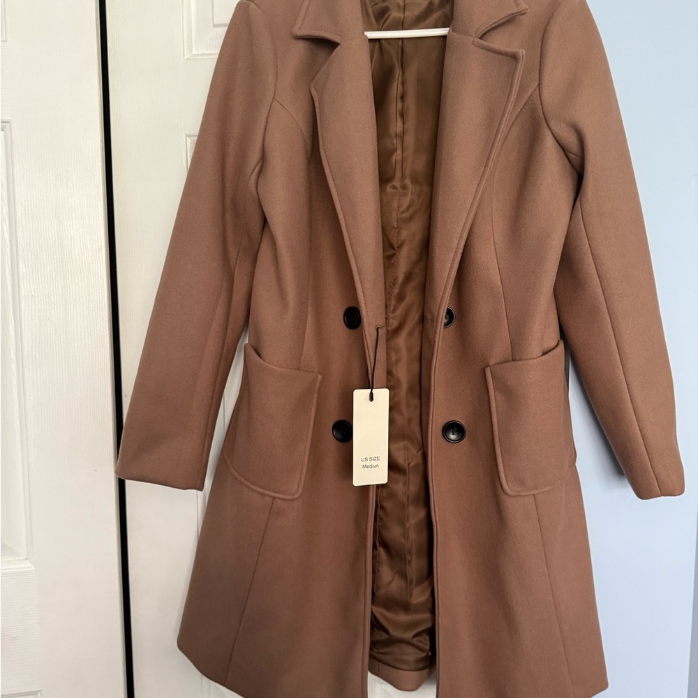 Tan Trench Coat with Notched Lapel and Fitted Waist